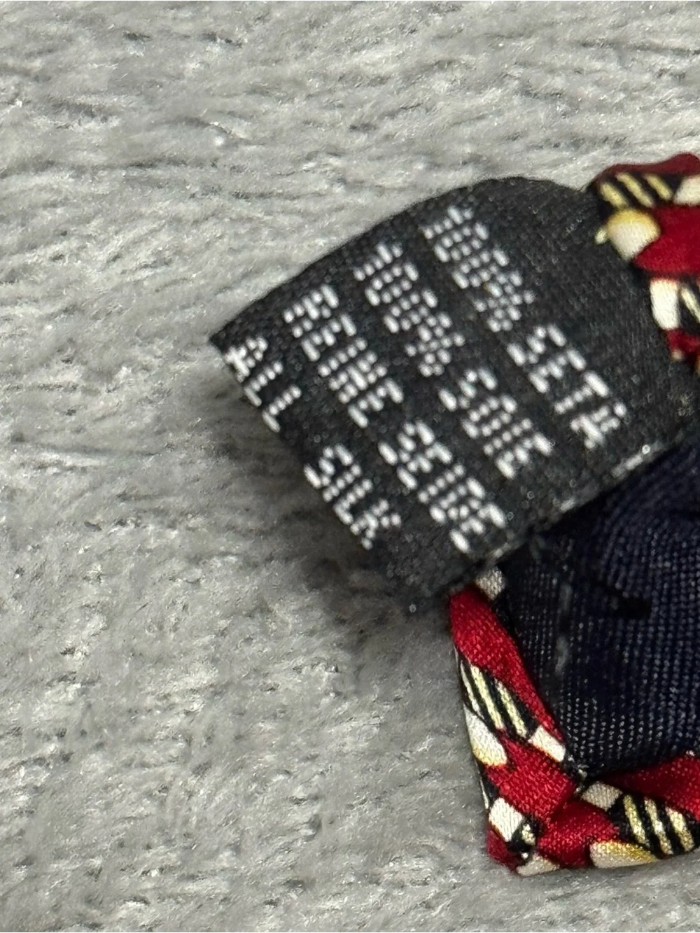 Versace Classic V2 Men’s 100% Silk Necktie Red Geometric Pattern Italy Designer